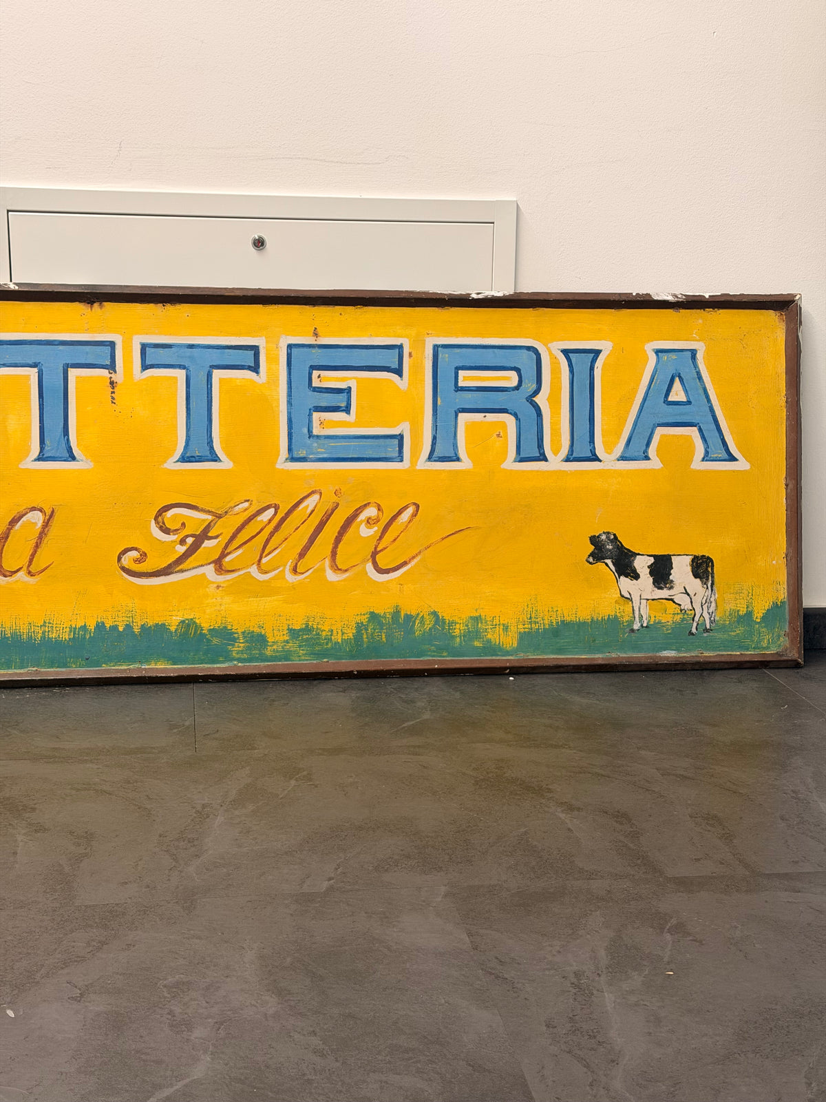 Insegna in metallo dipinta a mano Latteria