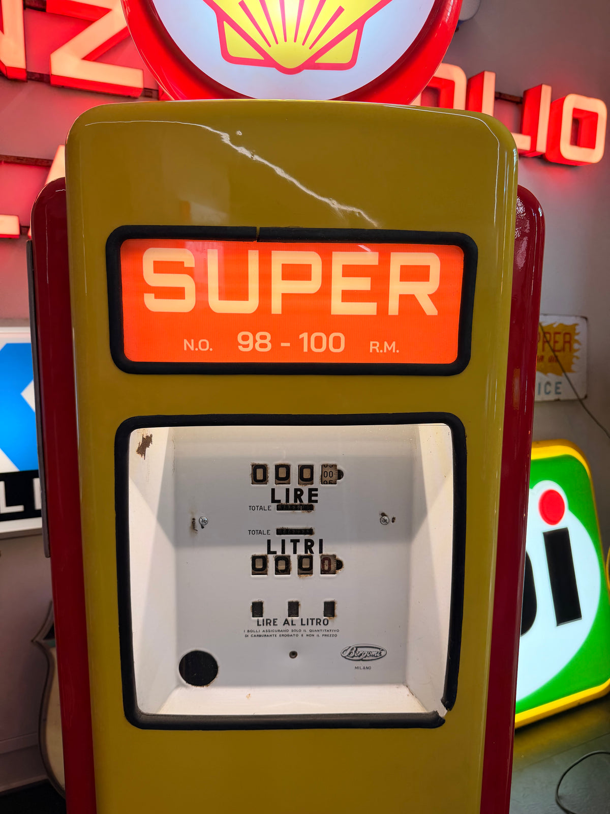 Pompa di benzina Shell