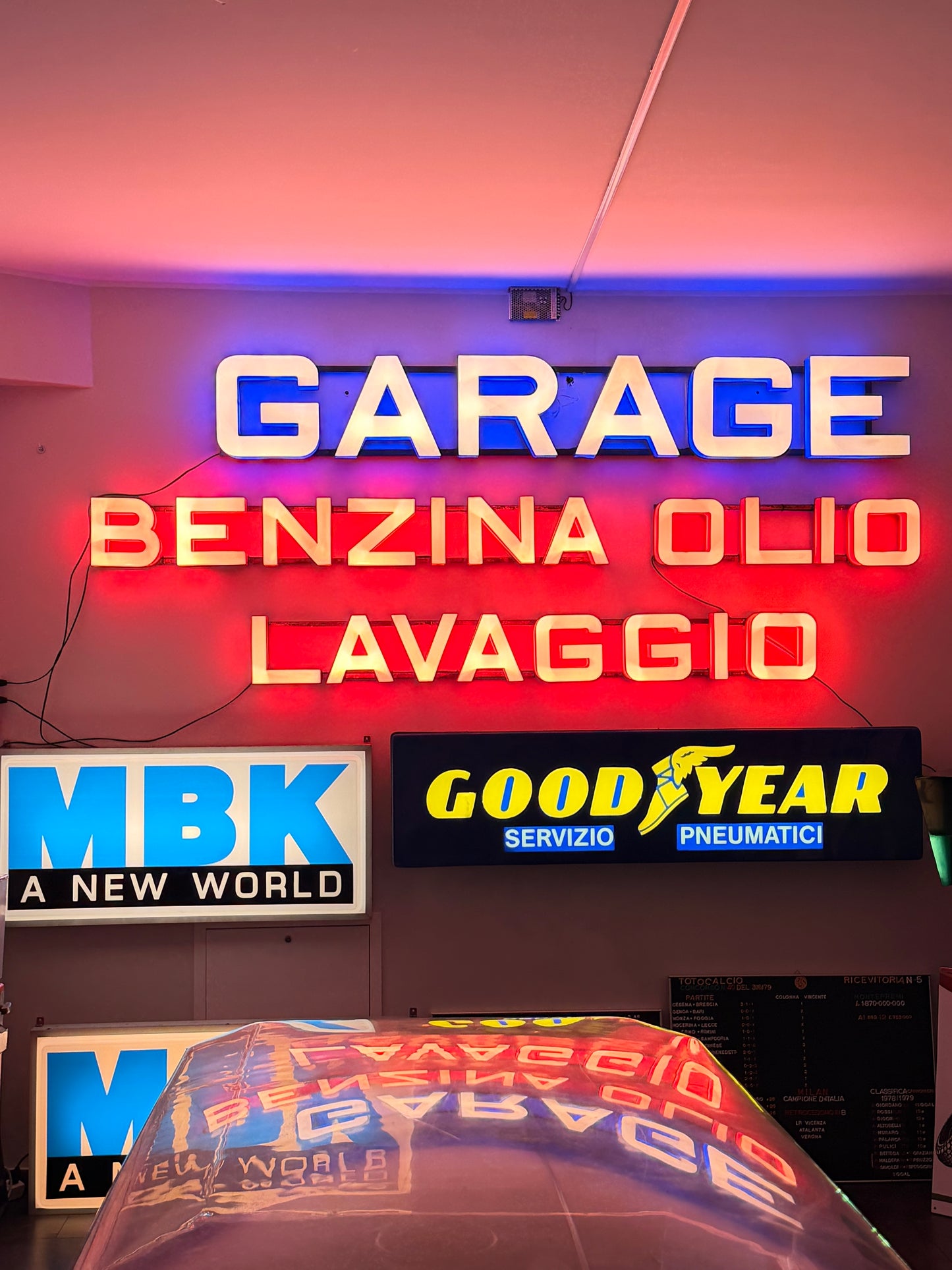 Insegna luminosa Garage