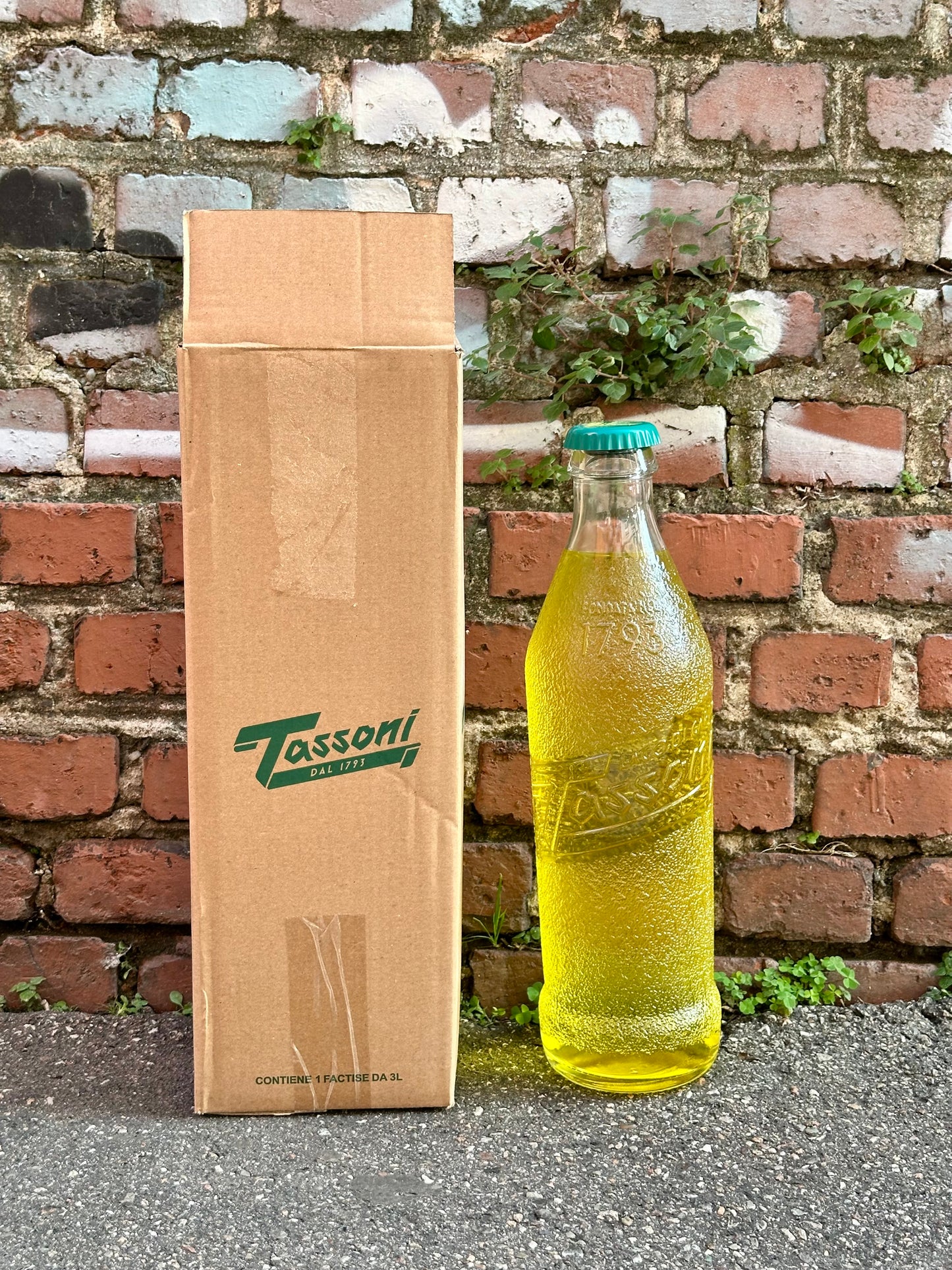 Bottiglia pubblicitaria decorativa - Cedrata Tassoni