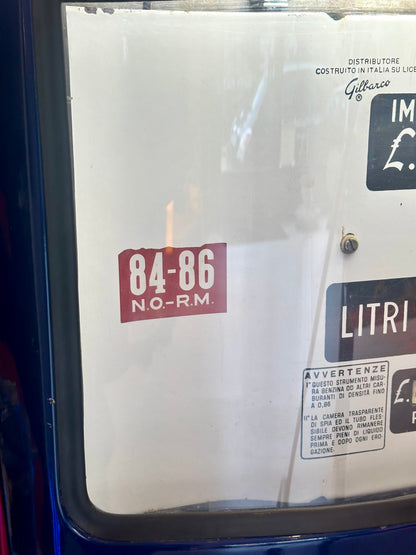 Distributore di benzina - Esso