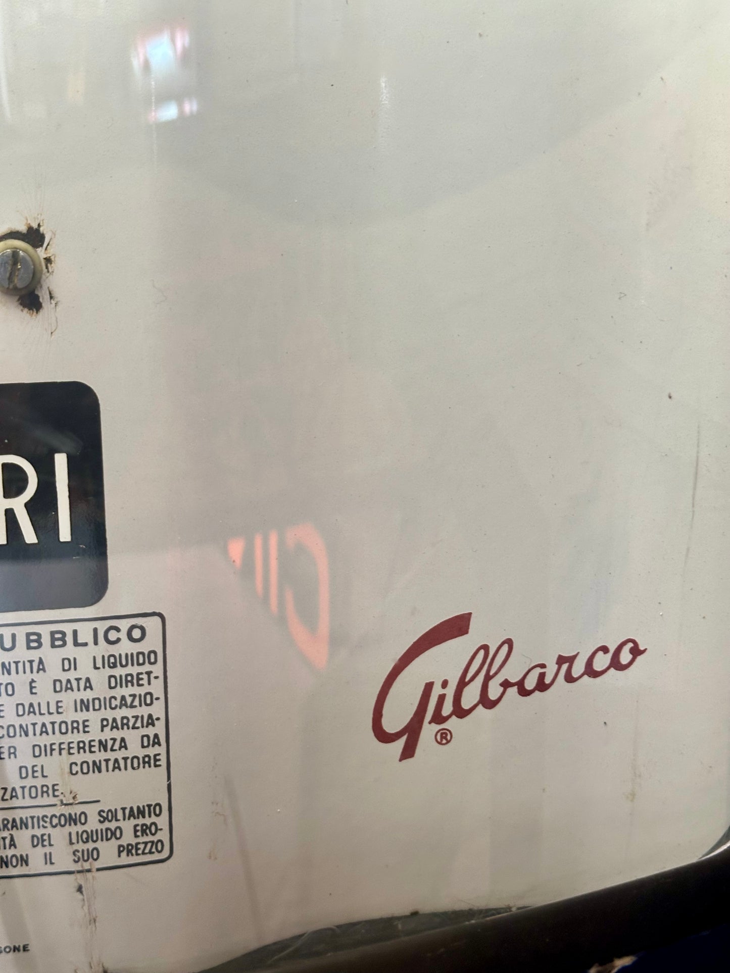 Distributore di benzina - Esso