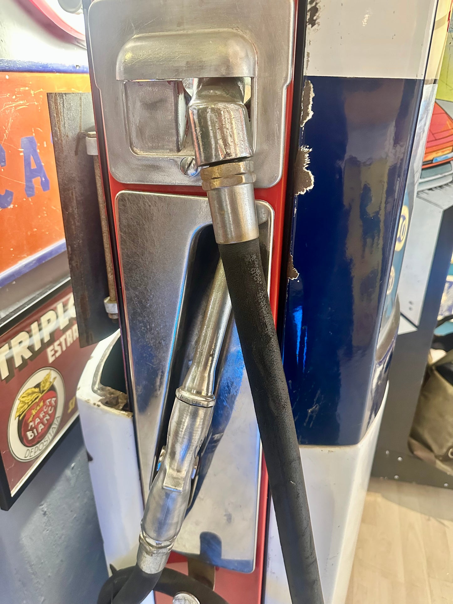 Distributore di benzina - Esso