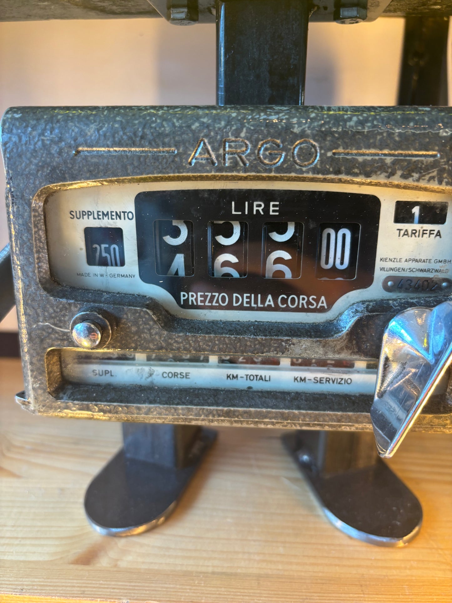 Lampada Robot - Taxi